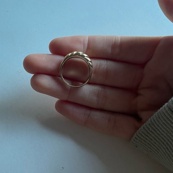 Gold ring - Picture 2 of 6
